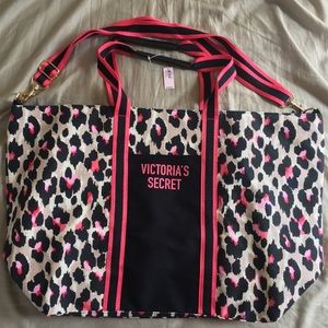 💖🐆LEOPARD PRINT Victoria’s Secret Tote Bag!!👛🖤